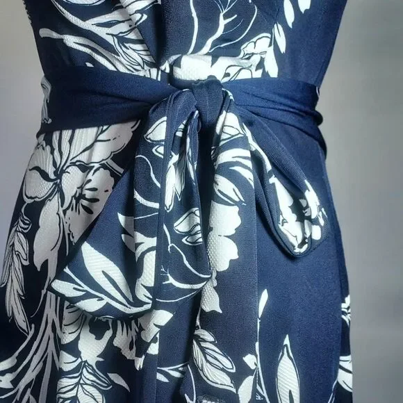 Sandra Darren Women's Navy and White Flower Dress with Tie Belt Size Small - Picture 6 of 11